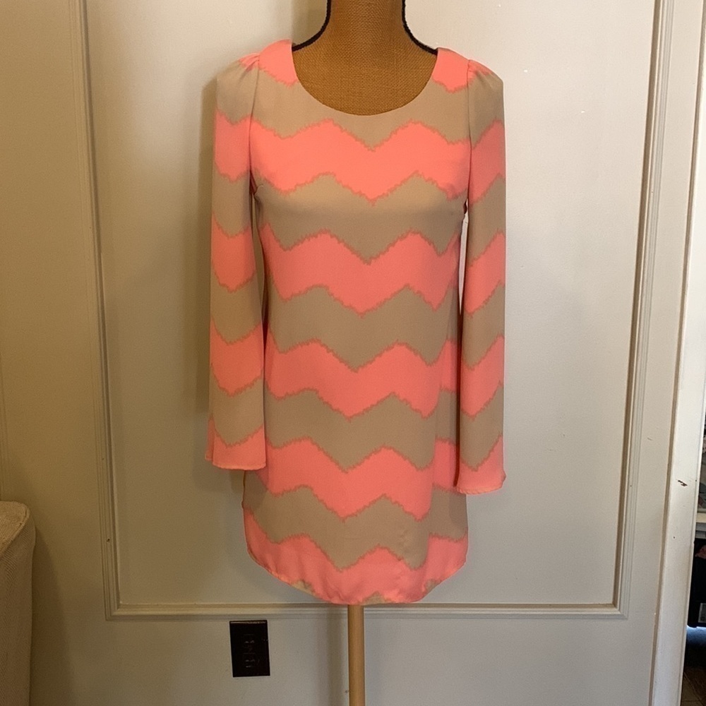 Gianni Bini Women’s Pink & Tan Chevron Dress – Size XS